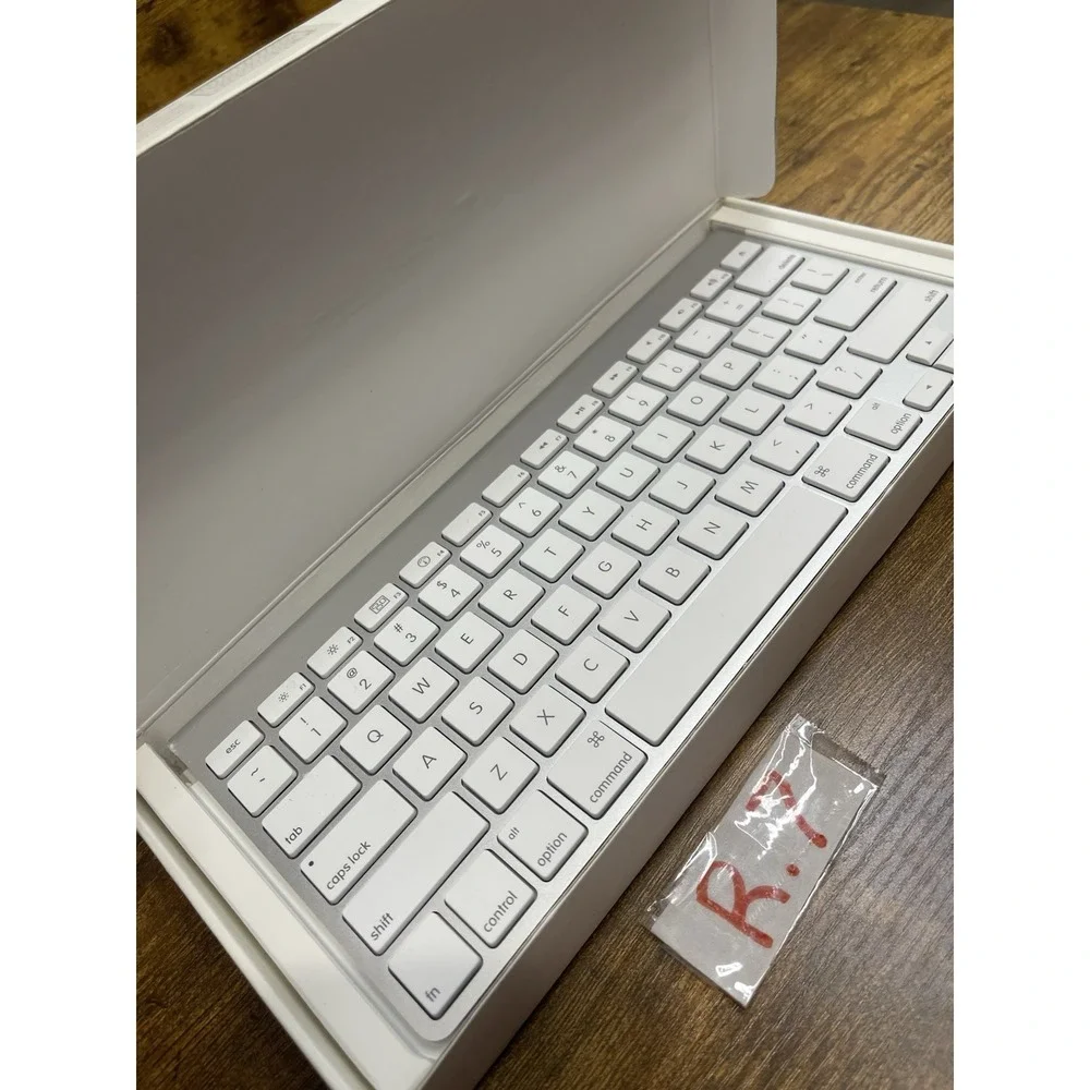 Apple A1314 Wireless Keyboard - MC184LL/B New